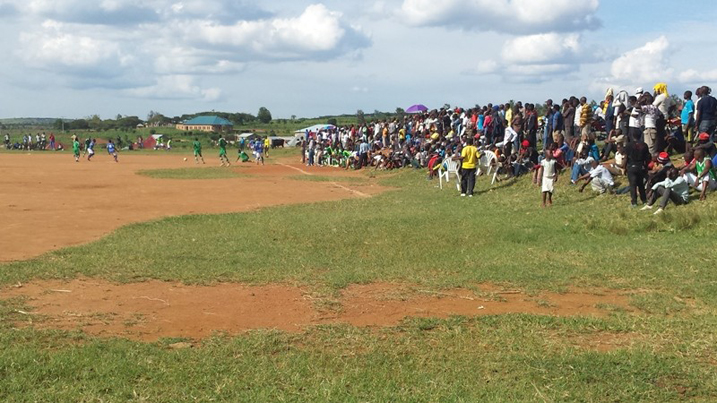 Abaturage bagerageje kwitabira.