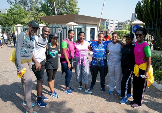 Abanyamuryango ba Imbuto Foundation bari bitabiriye Car Free Day kuri iki cyumweru