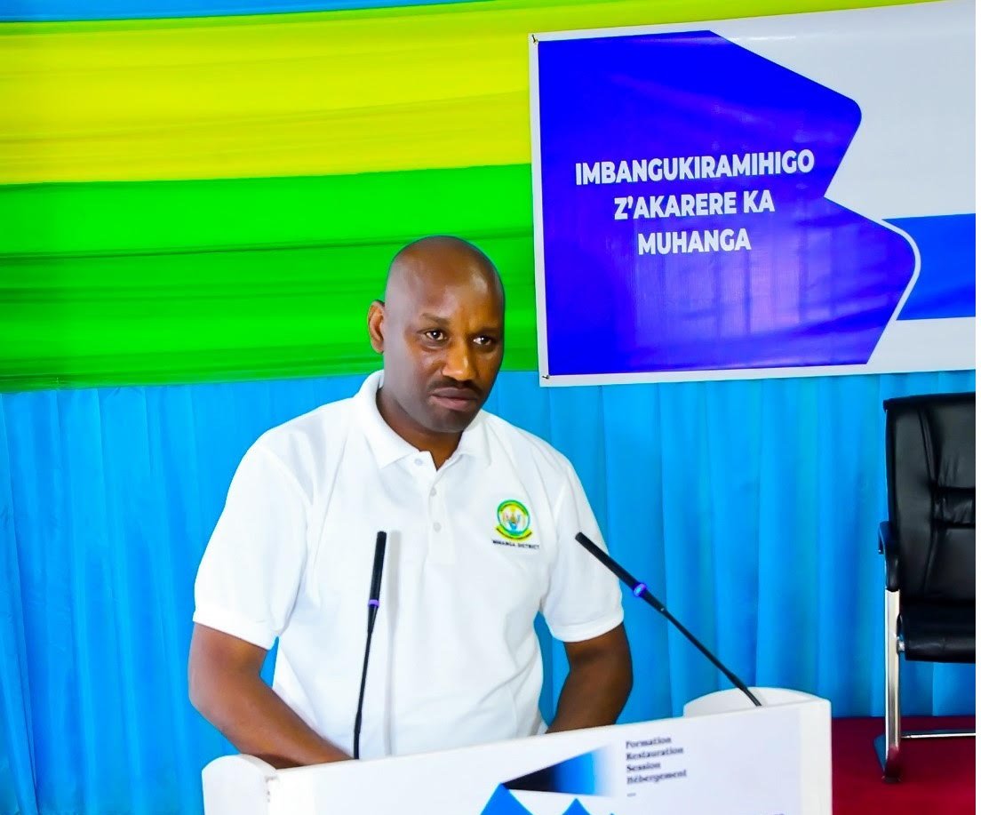 Perezida w'Inama Njyanama y'Akarere ka Muhanga, Nshimiyimana Gilbert 