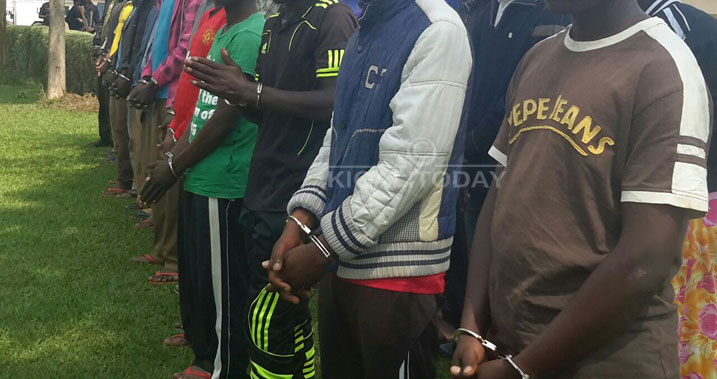 30 bakekwaho guha ruswa abapolisi ngo bahabwe serivisi bagaragajwe