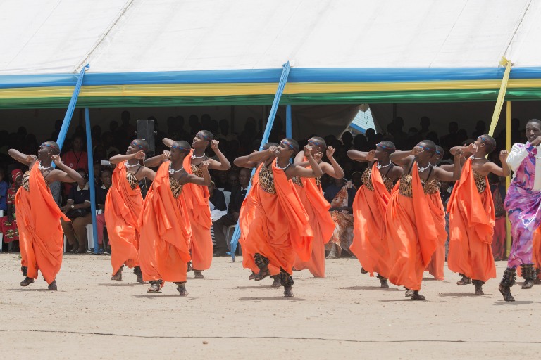 Ibi birori byaranze n'imbyino nyarwanda z'abana b'abakobwa 