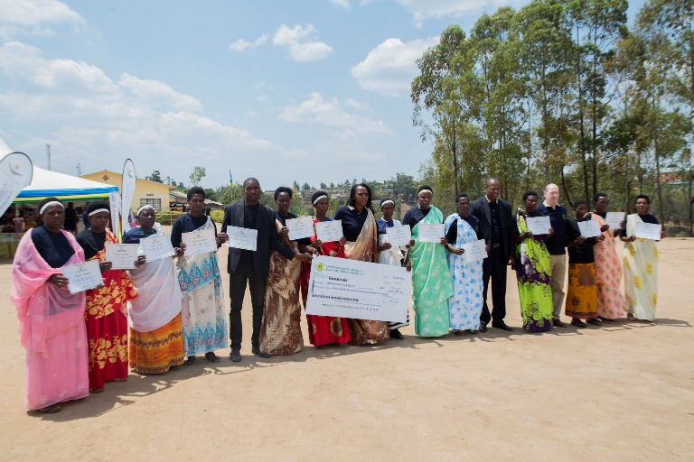 Hashimwe ba Malayika Murinzi ndetse n'abagize imigoroba y'ababyeyi muri buri Murenge barahembwa