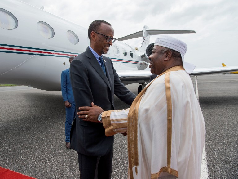 Perezida Kagame agera ku Kibuga cy'indege muri Gabon
