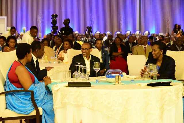 Perezida Kagame yifatanyije nabo bizihiza uyu munsi mukuru