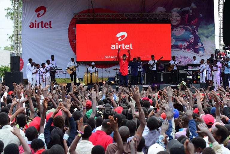 Umuririmbyi The Ben ubwo yari ari ku rubyiniro mu gitaramo Tera Sitori cyabereye i Huye 