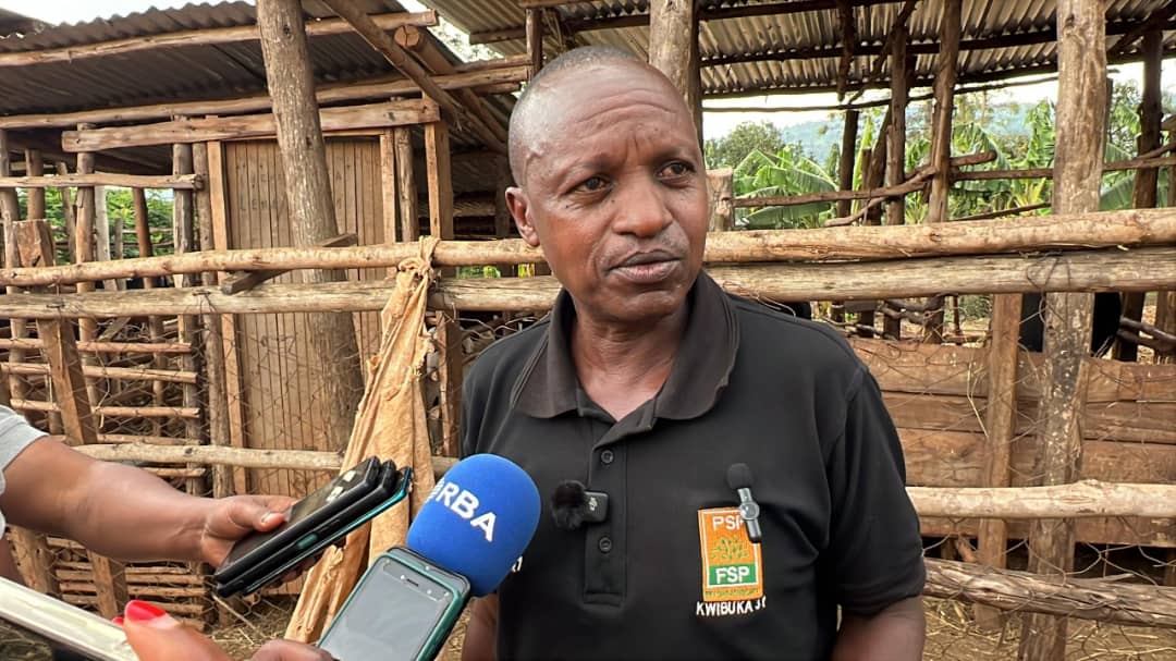 Nzeyimana aganira n'abanyamakuru