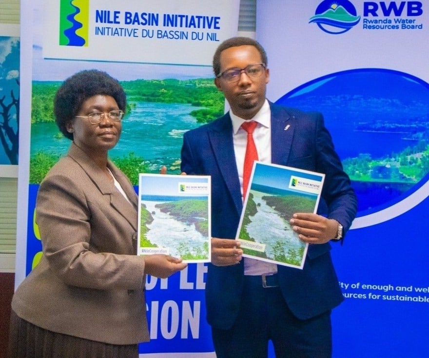 Ubwo habagaho guhererekanya ibyo bikorwa hagati ya Florence Grace Adongo uyobora NBI na Dr Rukundo Emmanuel uyobora RWB