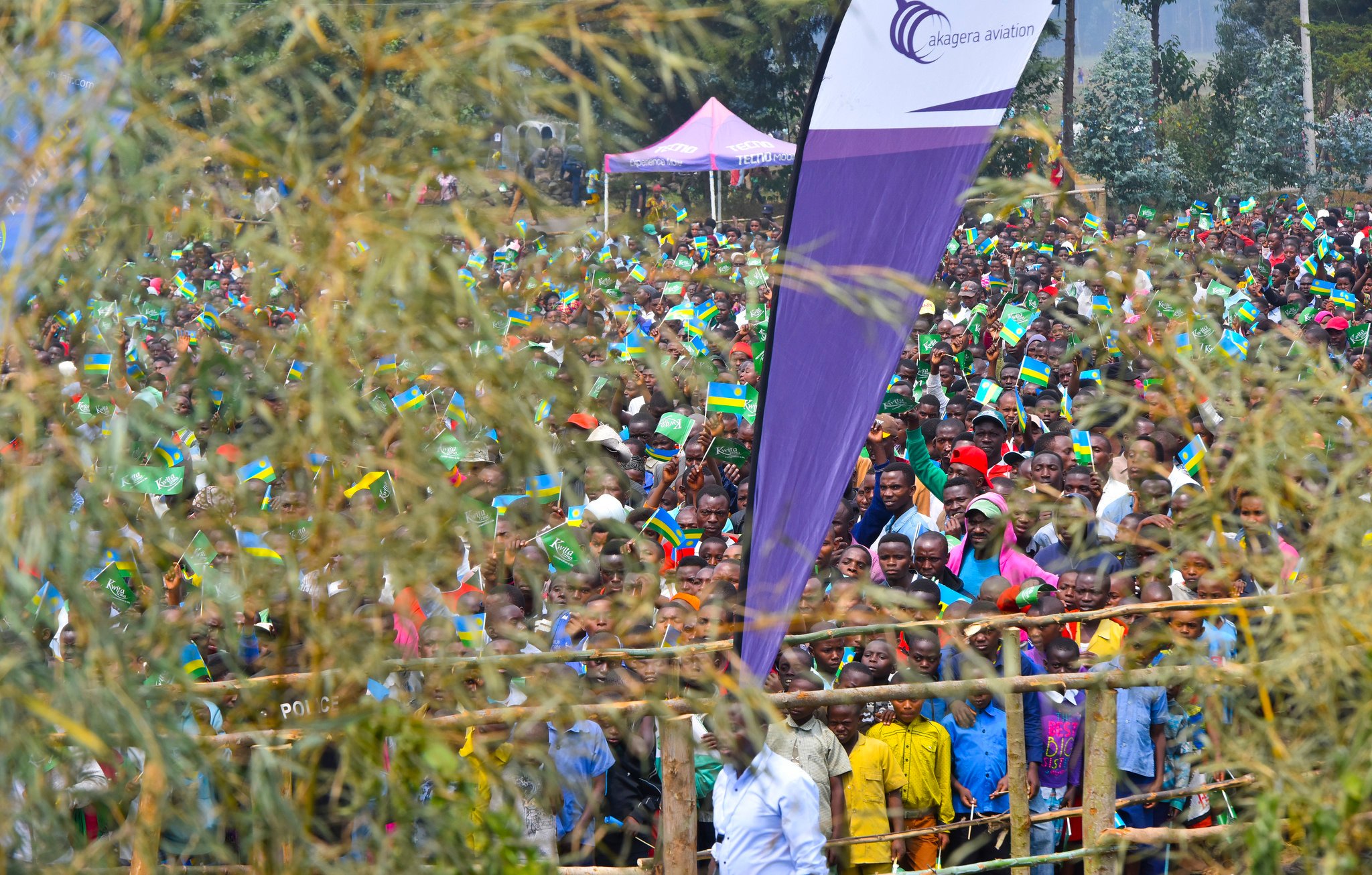 Umuhango witabiriwe n'abaturage benshi baturiye Parike y'Ibirunga