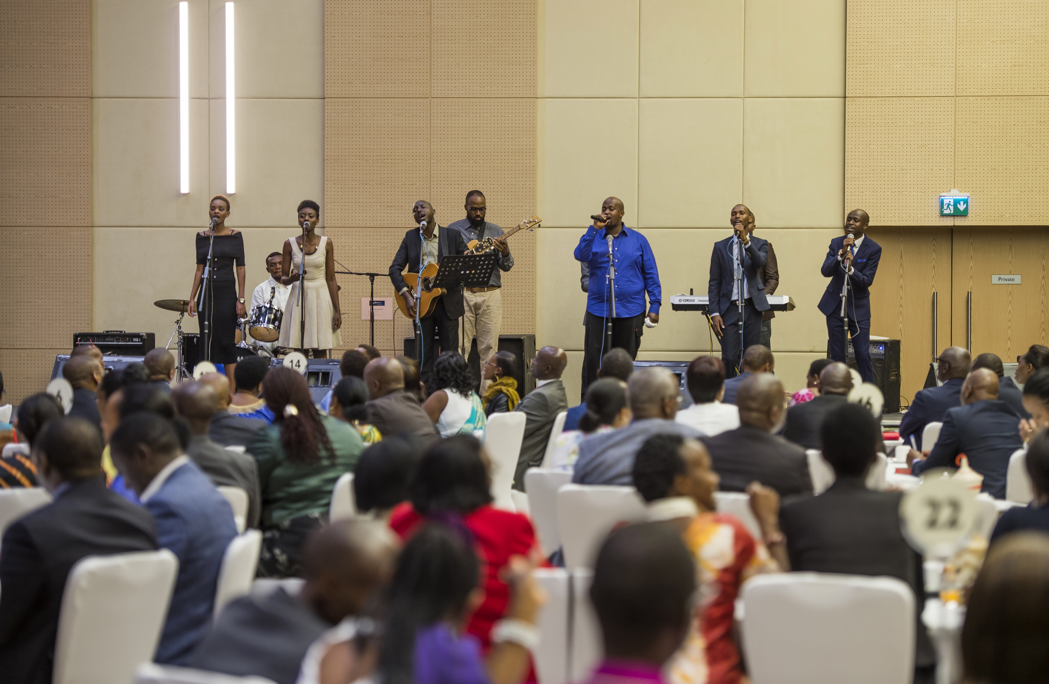 Amasengesho yaranzwe no'indirimbo zo gushimira Imana