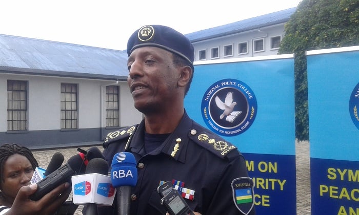 CP Christophe Bizimungu avuga ko mu biganiro nyunguranabitekerezo havugirwamo byinshi bifasha Abanyeshuri kunoza umwuga