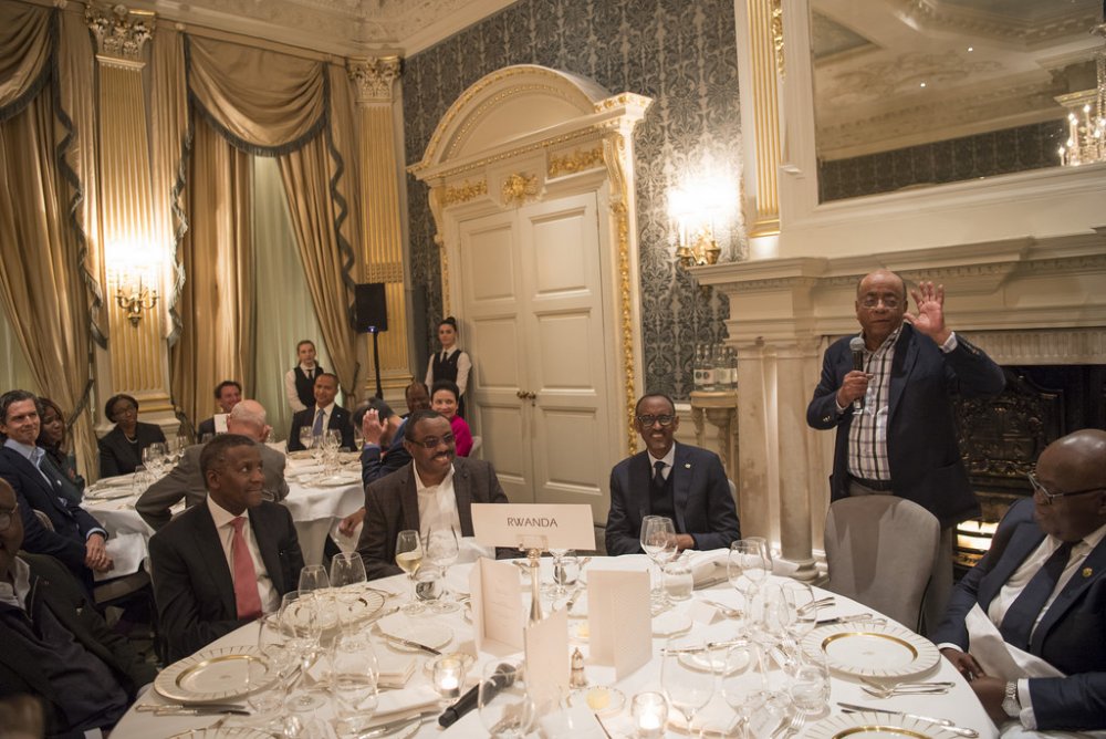 Perezida Kagame yari i Londres mu isangira ry