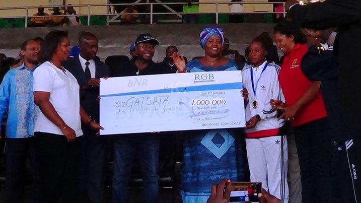 Ibihembo bigera kuri miliyoni ni byo byahawe amakipe yabaye aya mbere