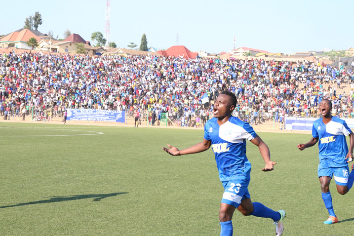 Kwizera Pierrot yishimira igitego cy'intsinzi cya Rayon Sports