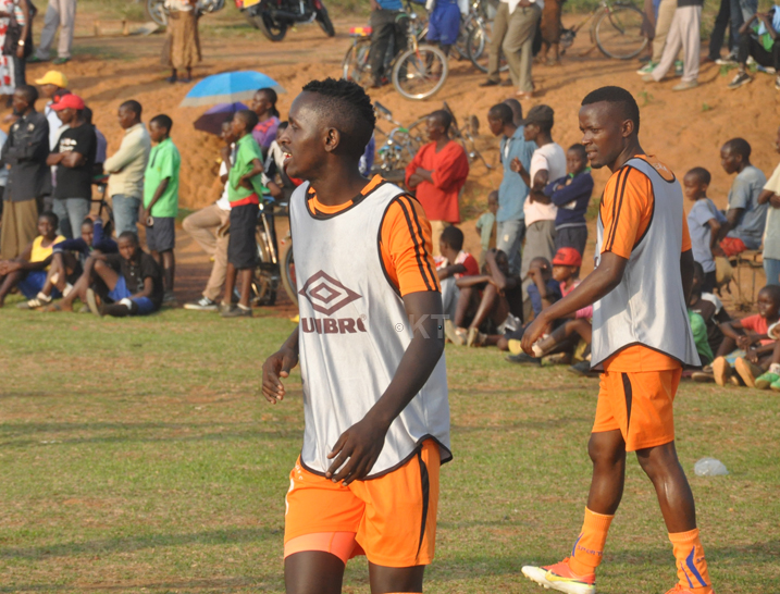 Mugenzi Bienvenu wavuye muri APR Fc, na Bernard Uwayezu wahoze muri Rayon Sports bishyushya