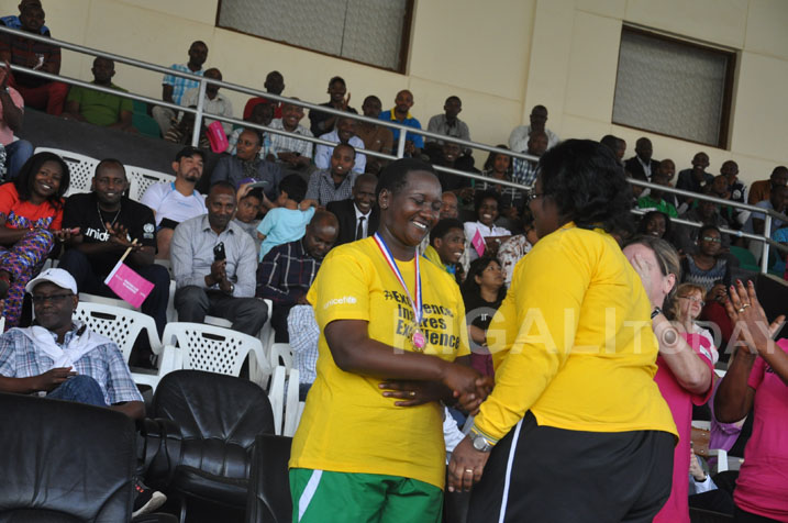 Minisitiri Uwacu Julienne ashimirwa uko yitwaye