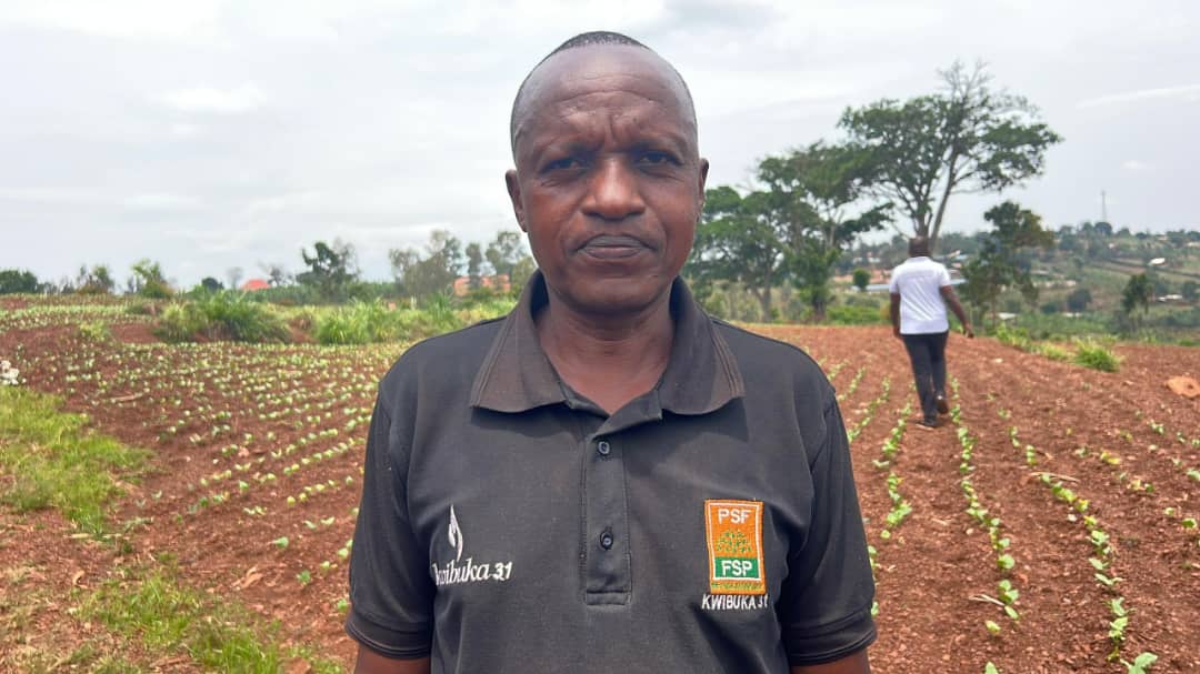 Alex Nzeyimana avuga ko nubwo ibishyimbo yahinze birimo kumungwa ariko nta gihombo yiteze kuko yabishinganishije