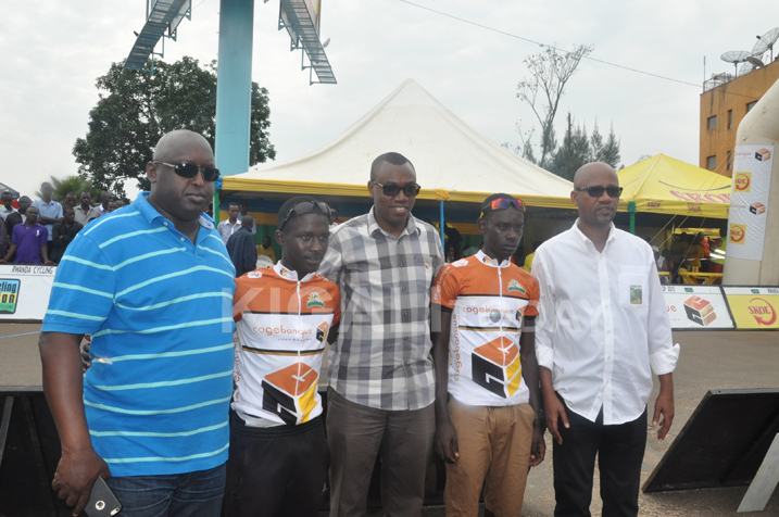 Abakinnyi babaye aba mbere mu bakiri bato hamwe n'abayobozi ba Ferwacy na Cogebanque