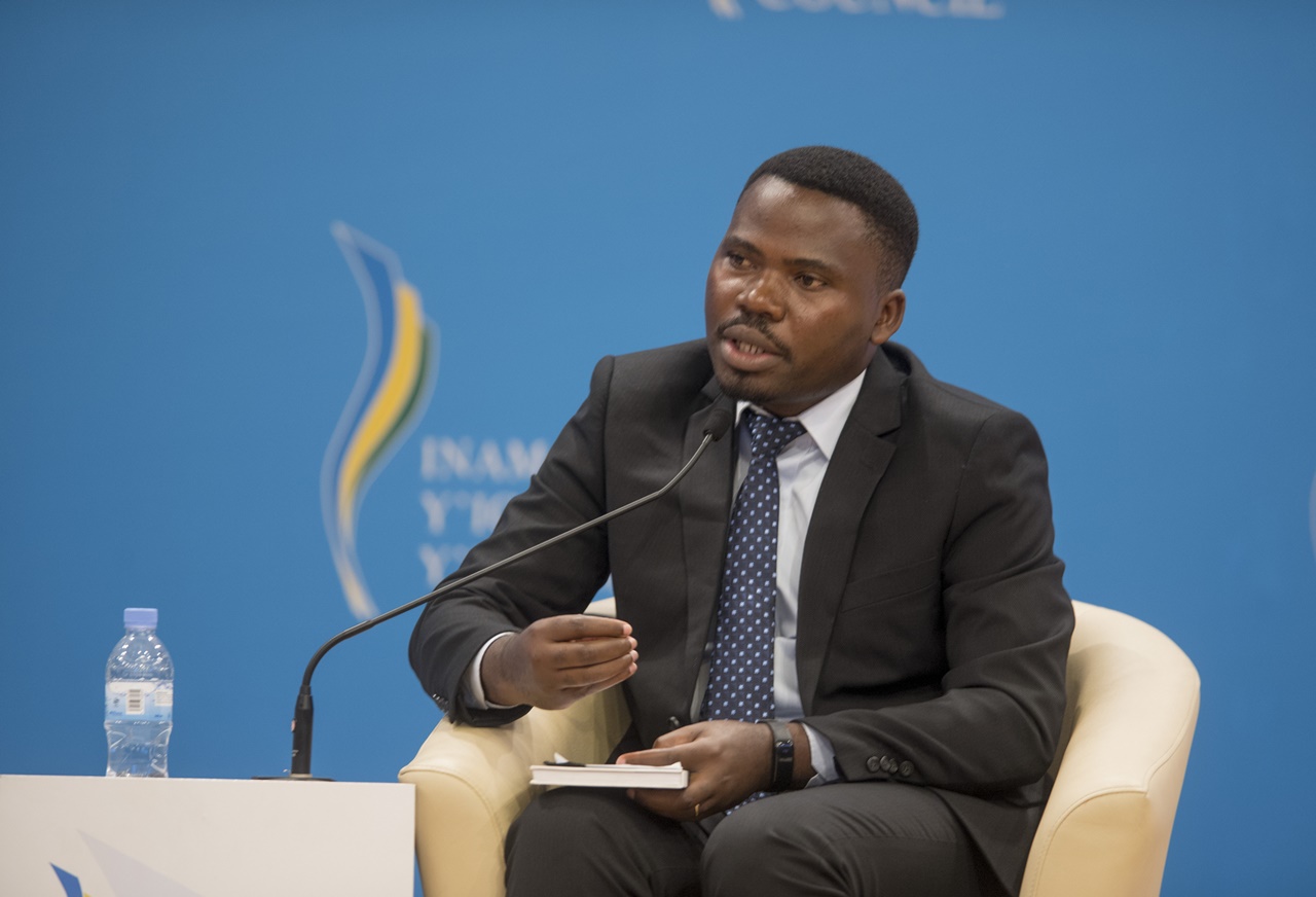 Hon. Bamporiki yemeza ko utamara imyaka 25 ntacyo urwanira ngo ube ukitwa umurwanyi, ko ahubwo uba uri 'umurwayi"