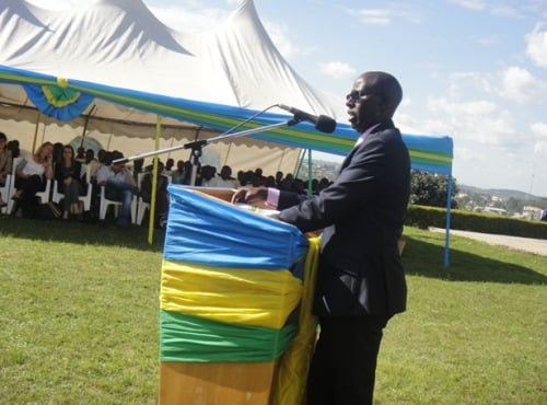 Alphonse Umuliisa umuyobozi w'ingoro z'umurage w' u Rwanda ageza ijambo ku bitabiriye ibirori.