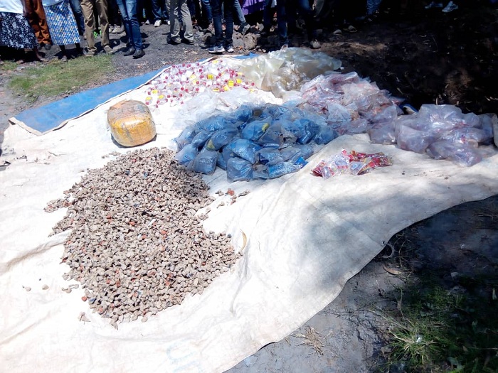 Muri ibi biyobyabwenge harimo urumogi, kanyanga n'izindi nzoga zifungwa mu mashashi zitemewe ziba zavuye muri Uganda zikinjizwa mu gihugu rwihishwa