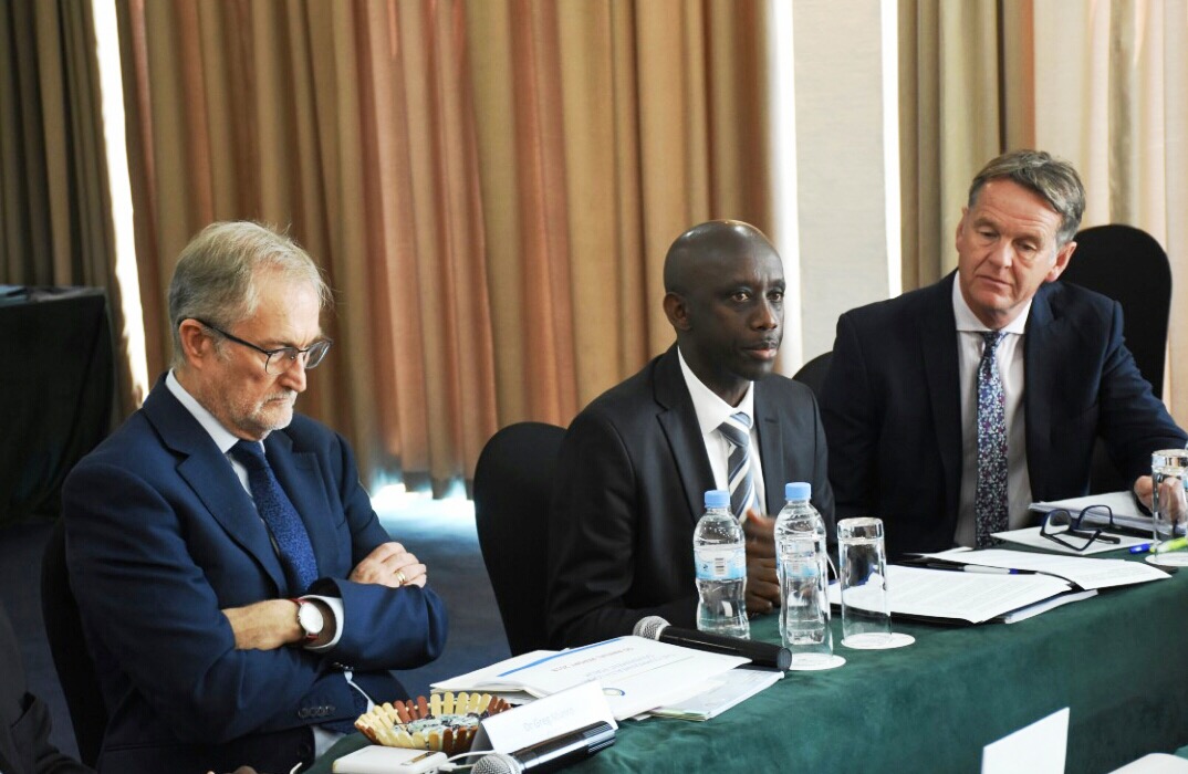 Minisitiri Francis Kaboneka hamwe n'Abayobozi ba CLGF mu nama ibera i Kigali