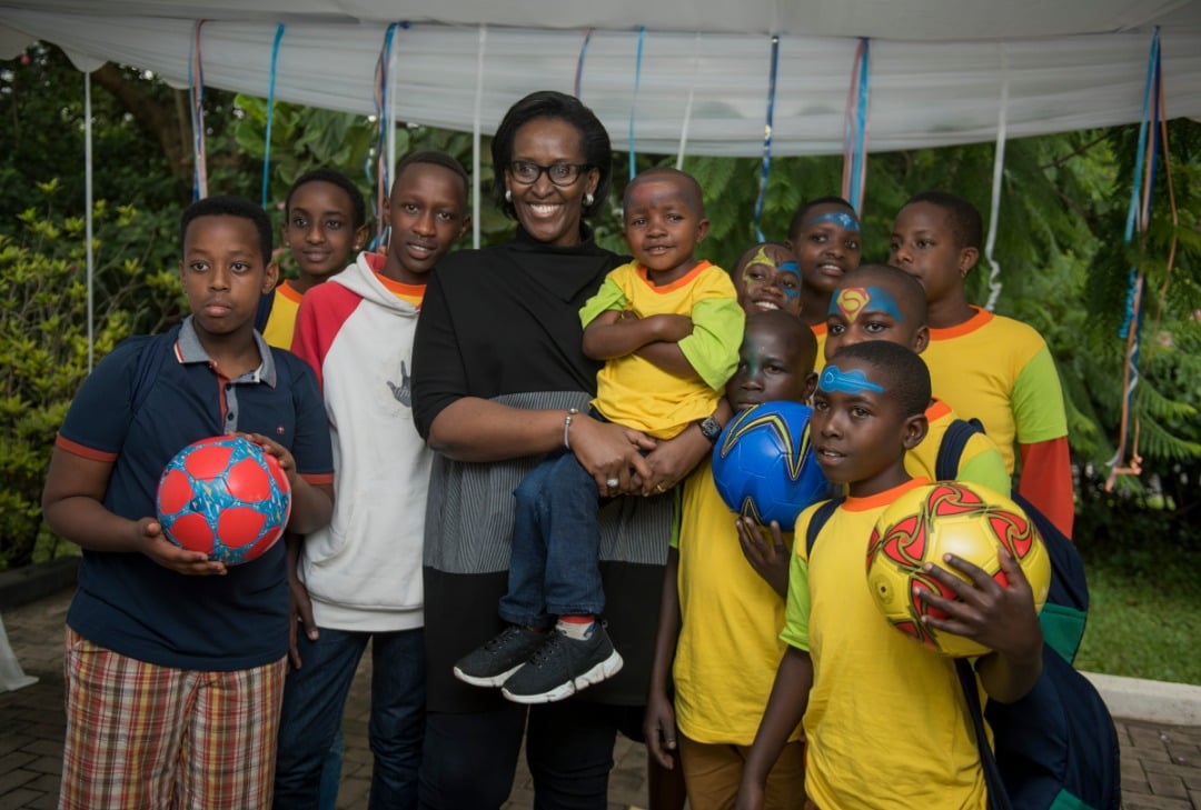 Madame Jeannette Kagame yakiriye abana 200 baturutse hirya no hino mu gihugu