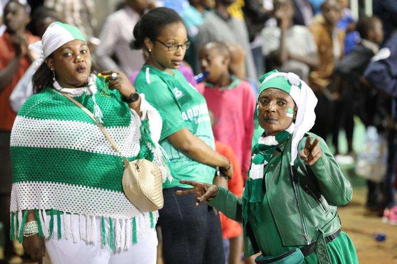 Aba babyeyi nabo bafana Kiyovu, bari babukereye baje gushyigikira ikipe yabo