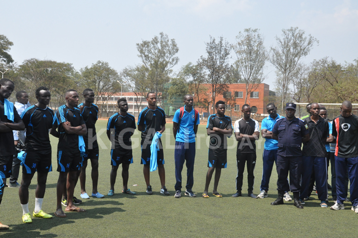 Bamwe mu bakinnyi bahabwa ikaze mu ikipe ya Police Fc