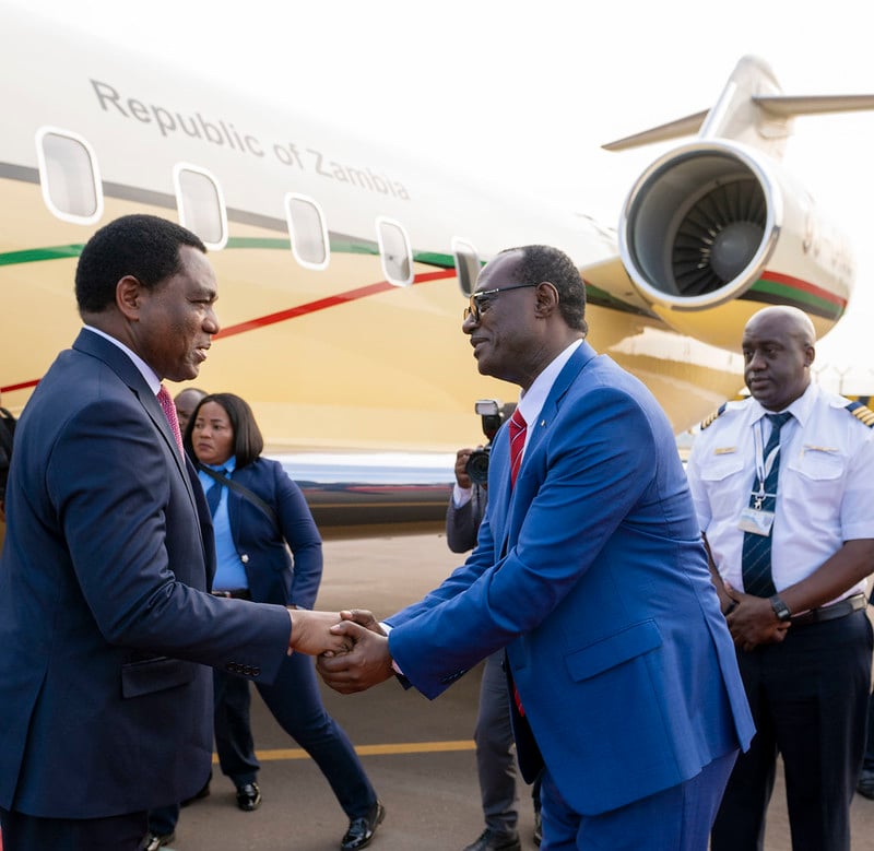 Perezida wa Zambiya yakiriwe na Prof Nshuti Manasseh, umunyamabanga wa Leta muri MINAFFET ushinzwe EAC 