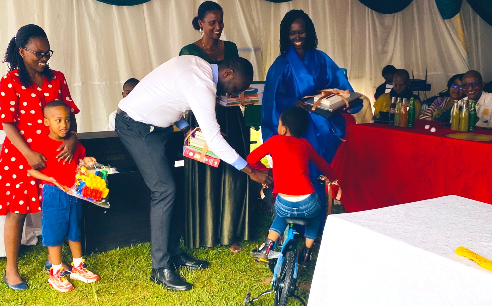 Mu byo ikigo cyahawe harimo amagare y'abana