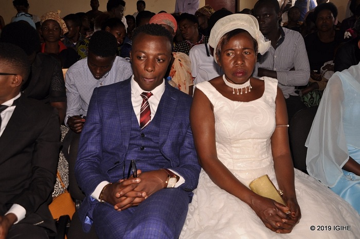 Ubu bukwe bwa Mukaperezida n'umugabo we arusha imyaka irenga 25 ni bumwe mu bwavugishije benshi Ubu bukwe bwa Mukaperezida n'umugabo we arusha imyaka irenga 25 ni bumwe mu bwavugishije benshi