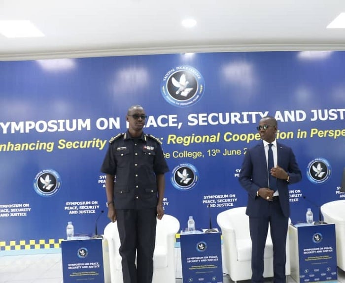DCG Dan Munyuza Umuyobozi wa Polisi na Minisitiri Evode Uwizeyimana