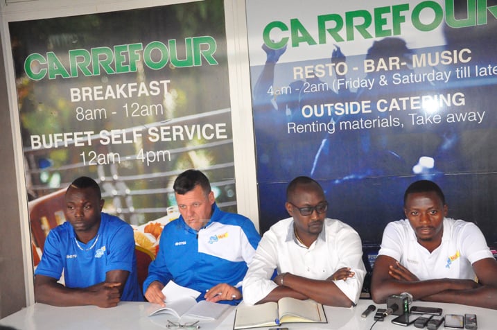 Uhereye ibumoso:Ismaila Diarra (rutahizamu mushya),Ivan Jacky Minnaert (umutoza wa Rayon),Gakwaya Olivier (Umunyamabanga mukuru),na Kapiteni wa Rayon Sports Ndayishimiye Eric Bakame