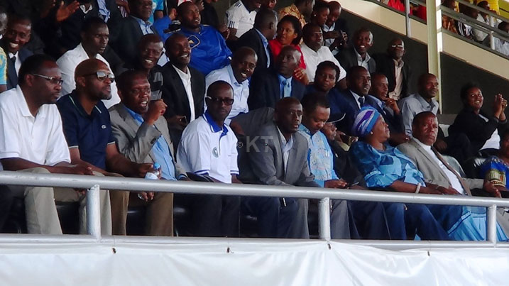 Bamwe mu bayobozi bari bitabiriye isozwa ry'imikino