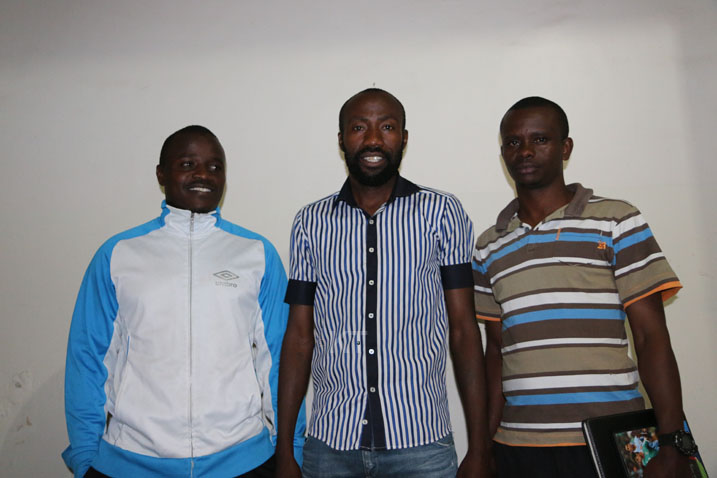 Nduwimana Pablo(hagati), Hakizimana Jean Baptiste(iburyo), na Ndaruhutse Theogene Djabil utoza abanyezamu (ibumoso)