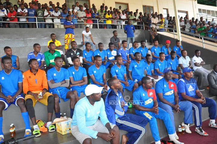 Abakinnyi ba Rayon Sports nyuma y'imyitozo baganirizwa n'ubuyobozi