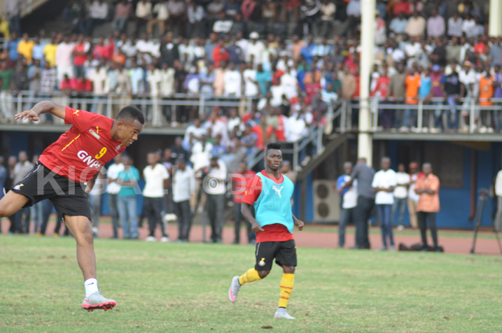 Jordan Ayew yitoza gutsindisha umutwe