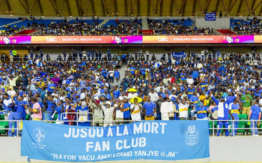 Abafana ba Rayon Sports bashyigikiye ikipe yabo kugera ku munota wa nyuma