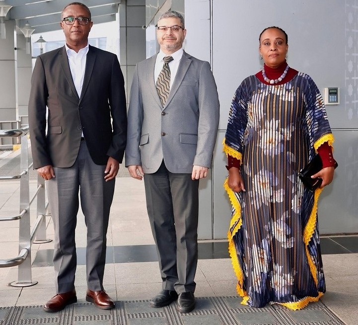 Minisitiri Biruta yakiriwe na Puneet Kundal na Amb. Mukangira