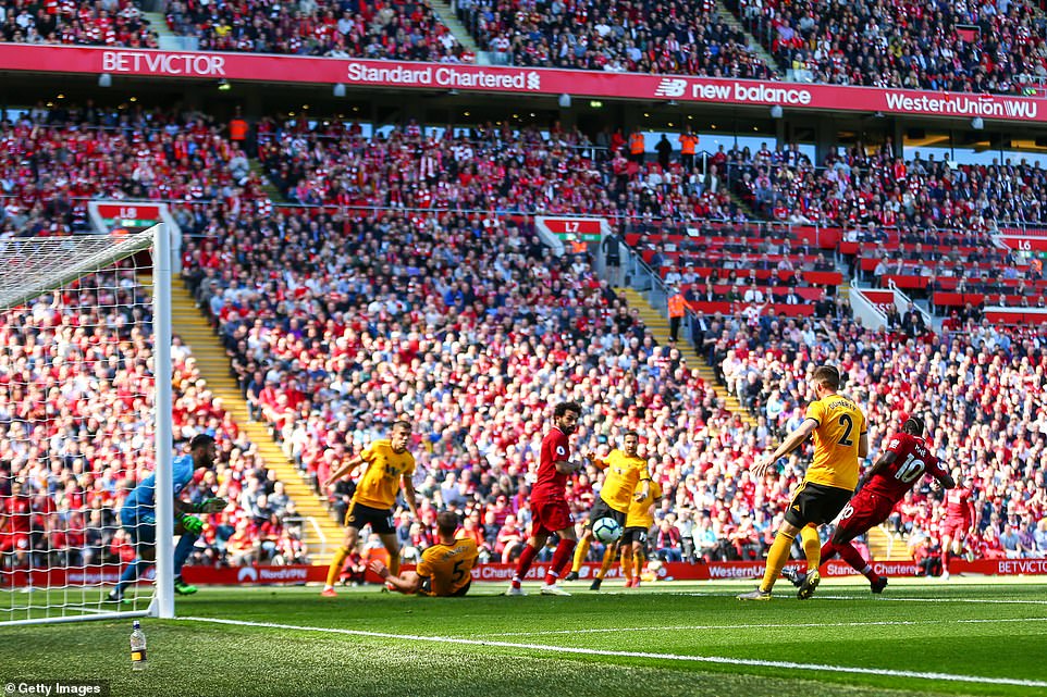 Abafana ba Liverpool bari baje ari benshi kuri Stade bategereje igikombe nyuma y'imyaka 29
