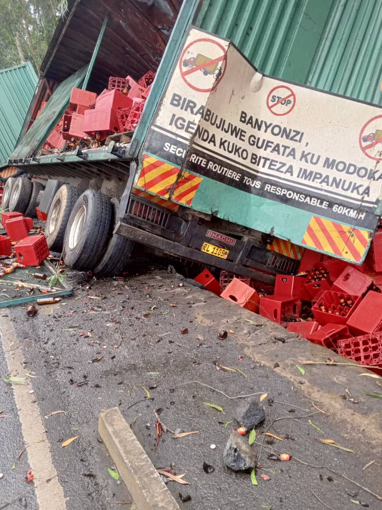 Iyi mpanuka nta muntu yahitanye uretse imodoka yangiritse ndetse n'amagaziye