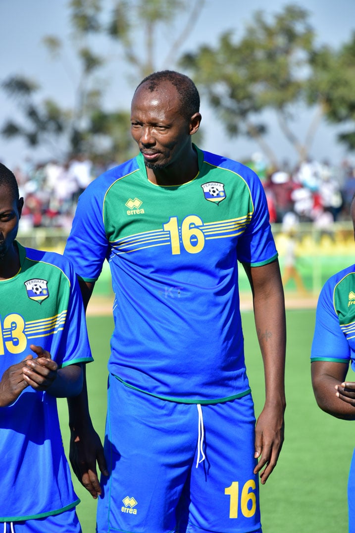 Eric Nshimiyimana na numero 16 yahoze yambara