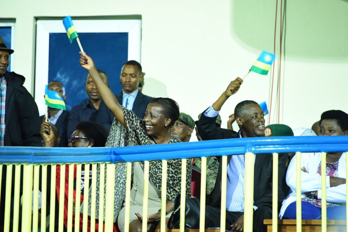Ministri w'ingabo James Kabarebe,na Ministri w'ububanyi n'amahanga Louise Mushikiwabo bashimishijwe n'intsinzi y'Amavubi