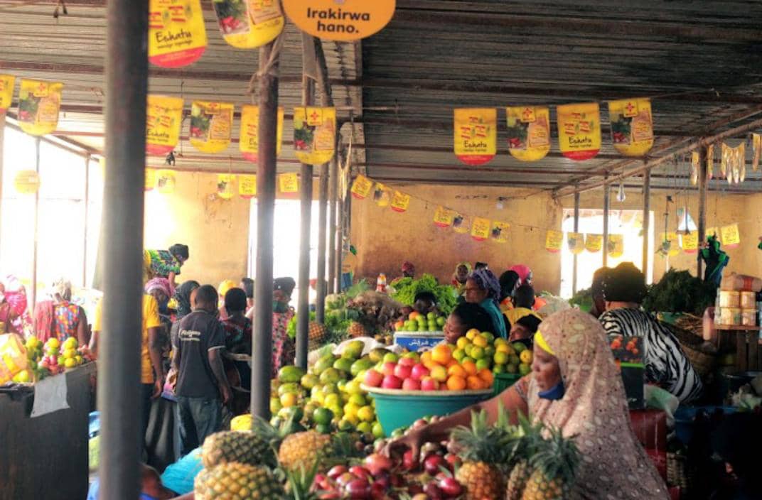 Abasabye gukorera mu isoko rya Gisenyi barenze imyanya ihari