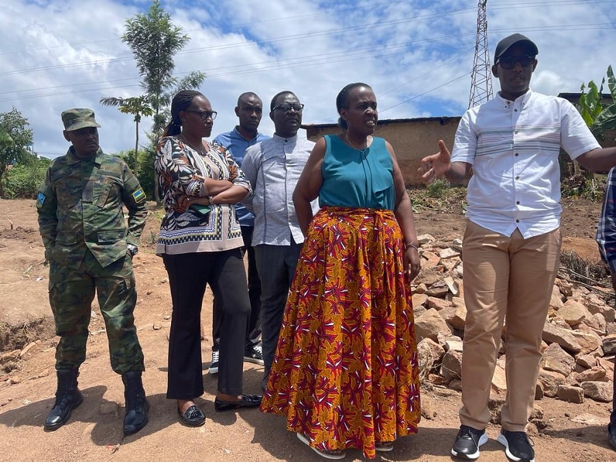 Ibuka yasuye inafata mu mugongo abarokotse b'i Huye