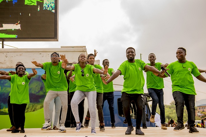 Abahanzi bo muri ArtRwanda-Ubuhanzi babinyujije mu mbyino, mu mivugo, mu ndirimbo n'ikinamico, batanze ubutumwa bujyanye na gahunda ya Baho Neza