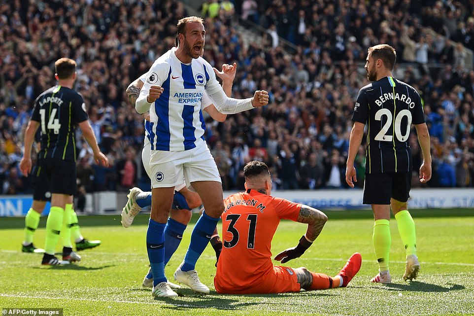 Green Murray wa Brighton yishimira igitego cya mbere cyari gikuye igikombe kuri Man City