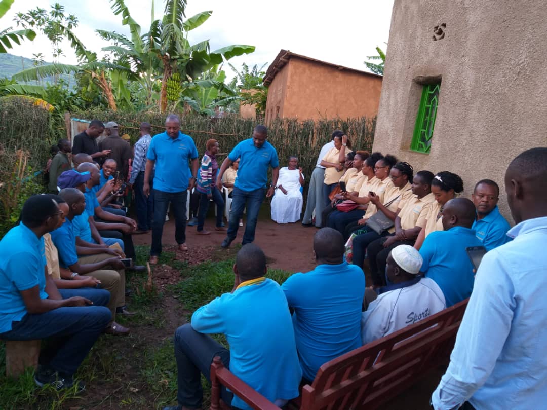 Mu rugo kwa Mukangarambe bahagiriye ibiganiro byo kumukomeza