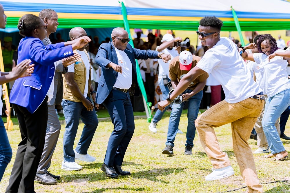 Abaturage biganjemo urubyiruko bacinye akadiho hamwe n