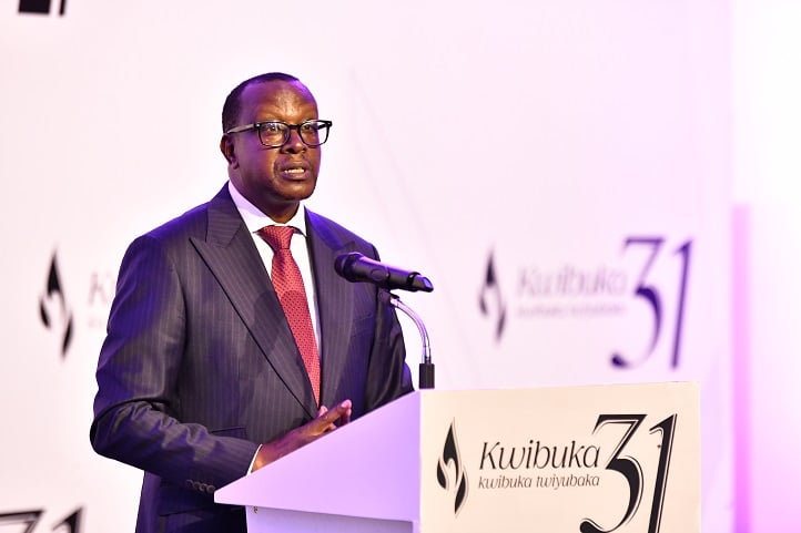 Minisitiri Dr Bizimana asanga abica bakoresheje ikaramu n